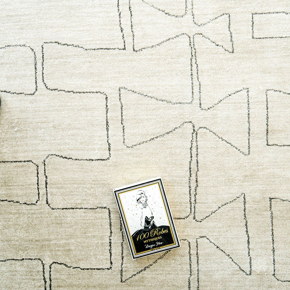Caleb Ebony Round Pearl And Grey Line Pattern Carpet