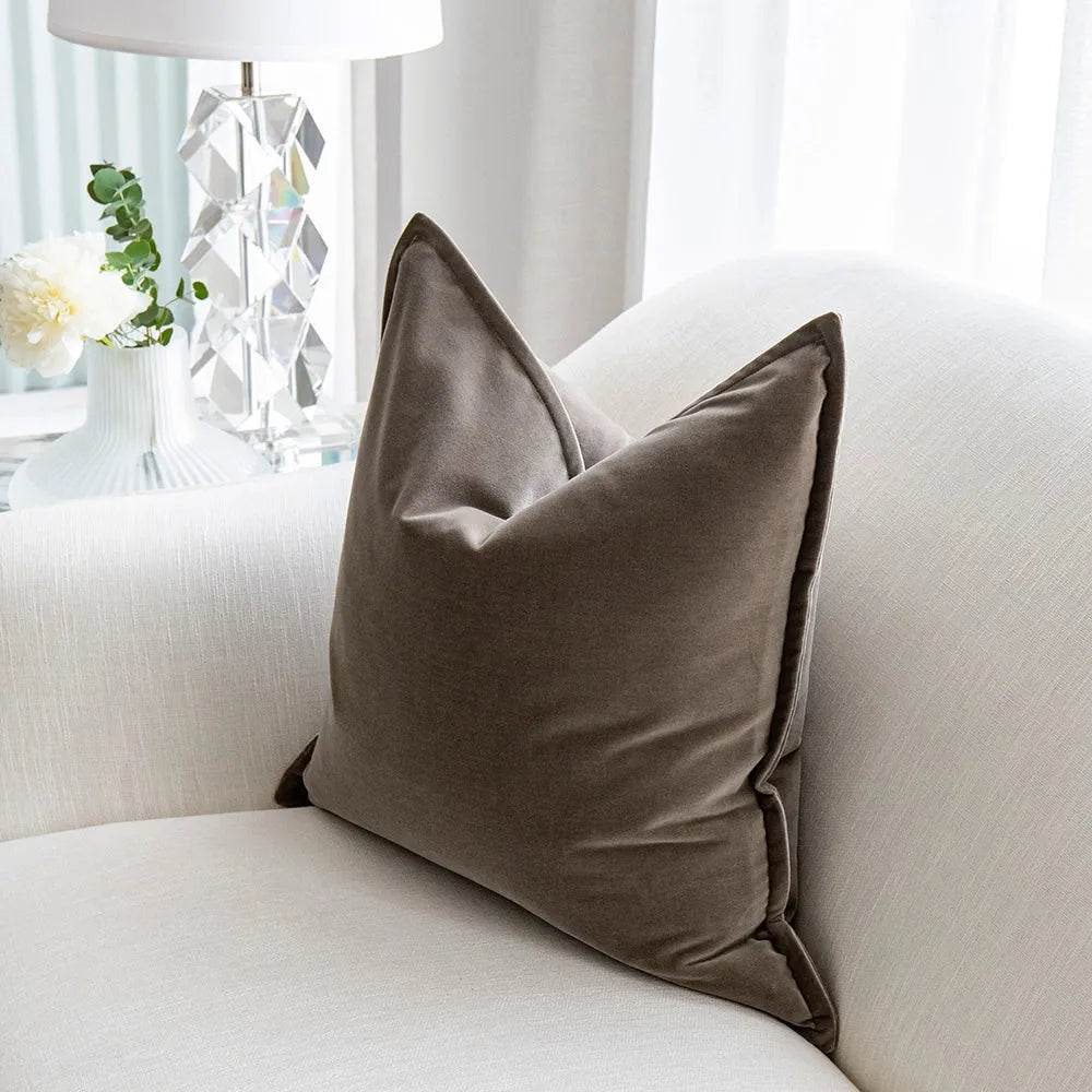 Алессандра Браун