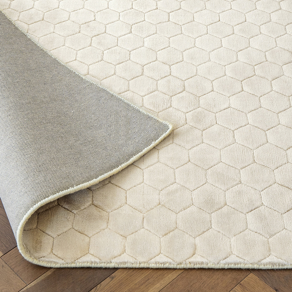 Beckett Bianca - Honeycomb Pattern Runner In Shades Of Ivory & Cream | Carpet Centre